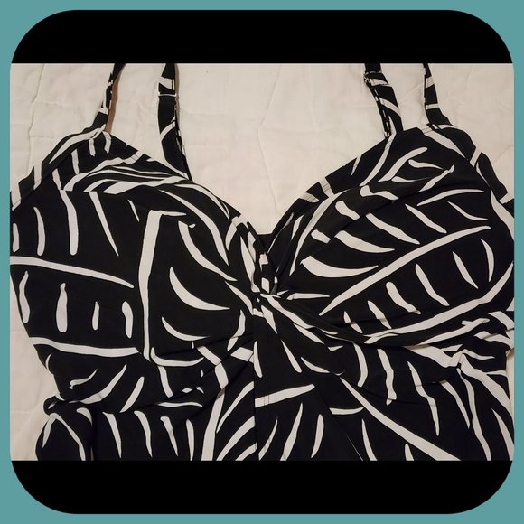 MIRACLE SUIT || Black & White Love Knot Tankini (SIZE 10DD) - Picture 3 of 7
